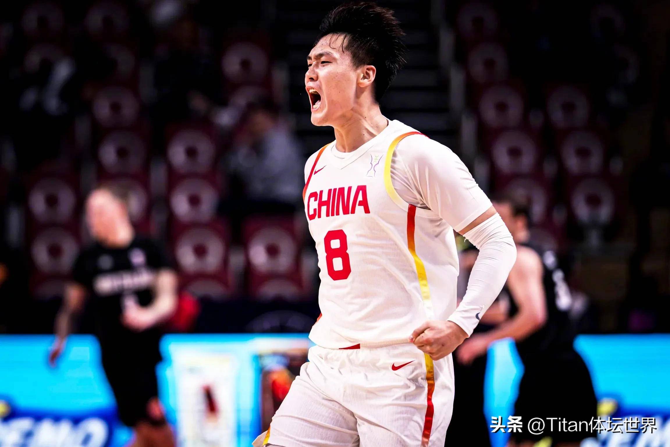 精彩一战!运动员超越对手,夺得第一名 精彩一战!运动员超越对手,夺得第一名