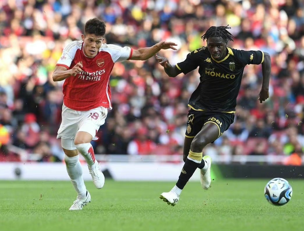 阿联酋球队惊艳表现，成功晋级下一阶段