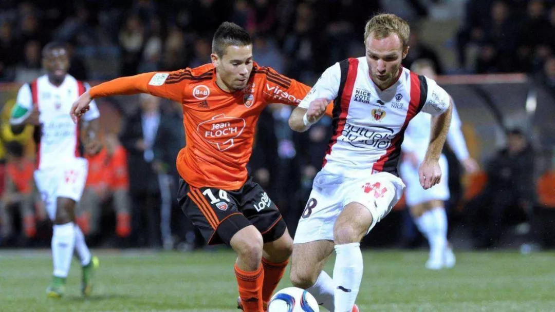 包含里尔遭遇:失利，客场不敌亚眠的词条