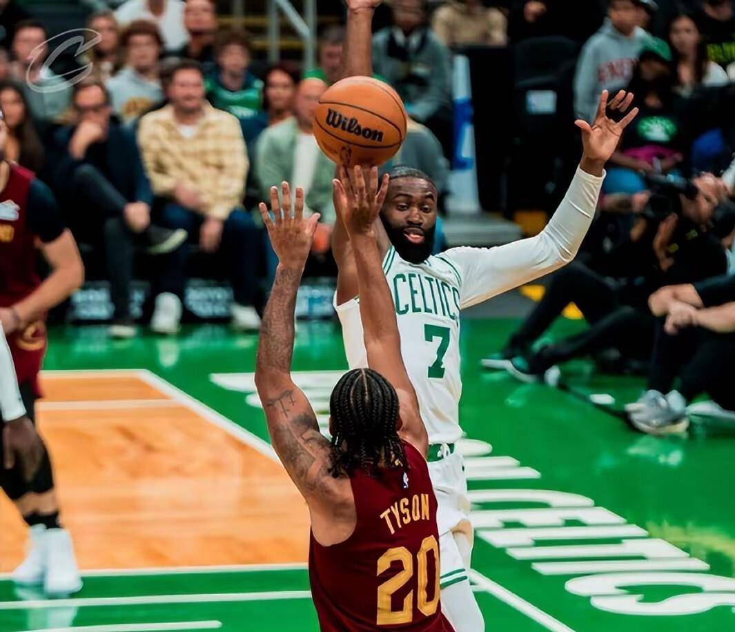 福建队逆转凯尔特人，米切尔关键制胜