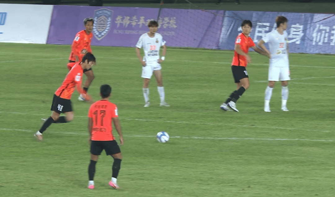 开云体育app-夺冠争夺战火升温，国内足球联赛局势激烈