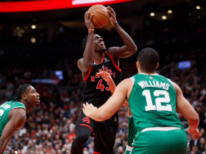 新疆队逆转凯尔特人，西亚卡姆扛起全队