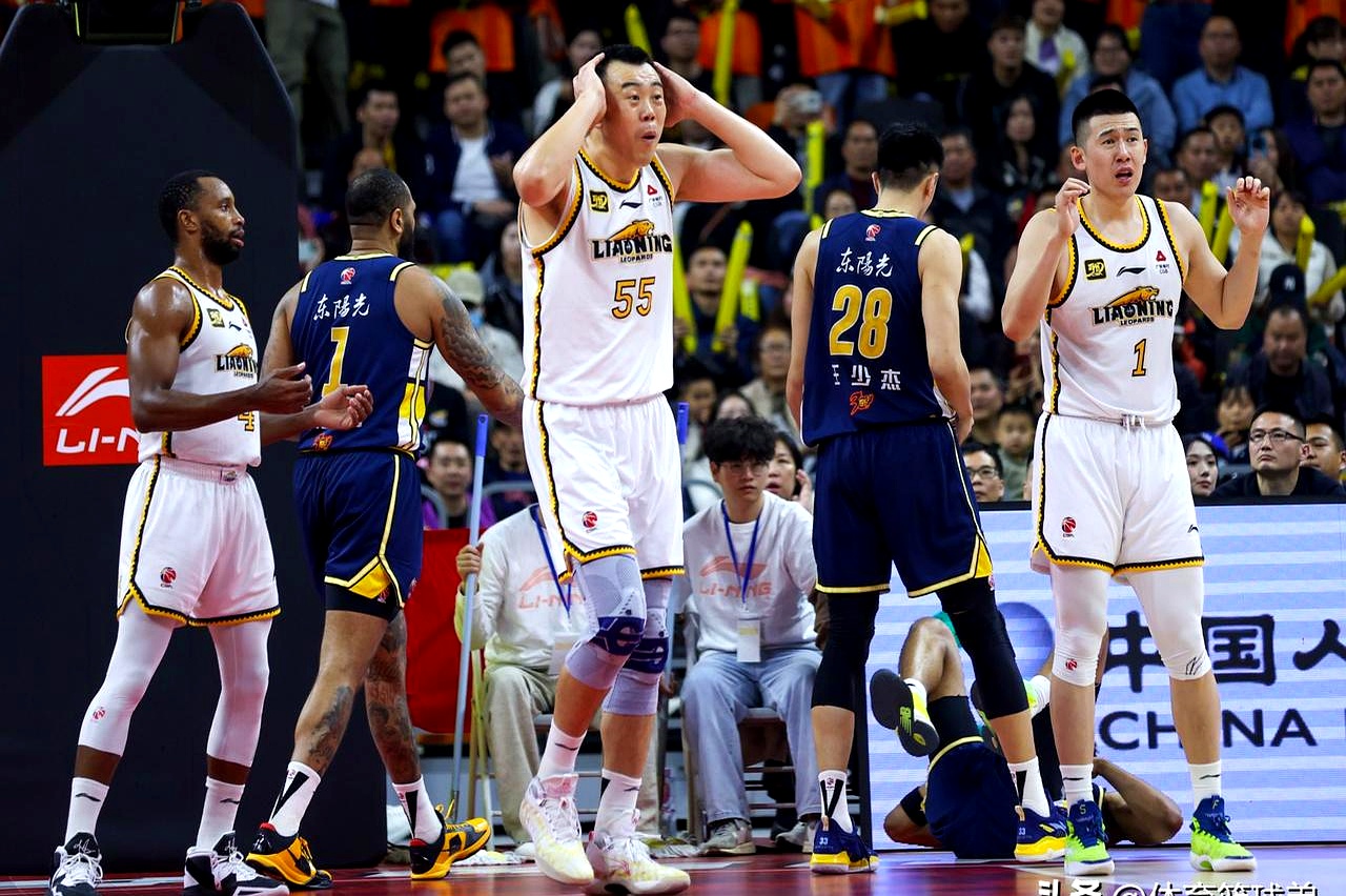 开云体育在线-雄鹿鏖战辽宁队，塔图姆扛起全队