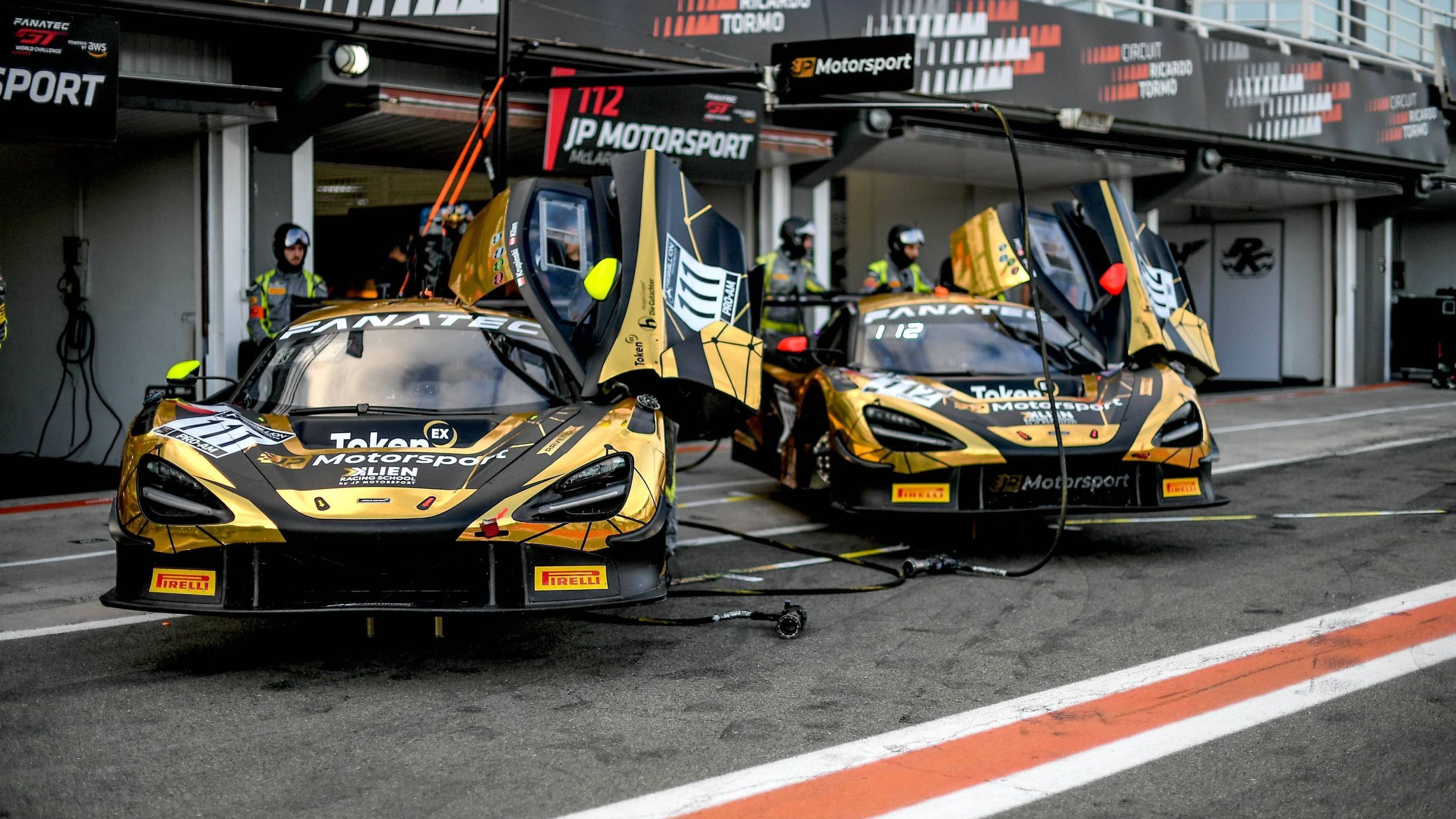 开云下载-红牛车队绝杀迈凯伦,汉密尔顿统治全场