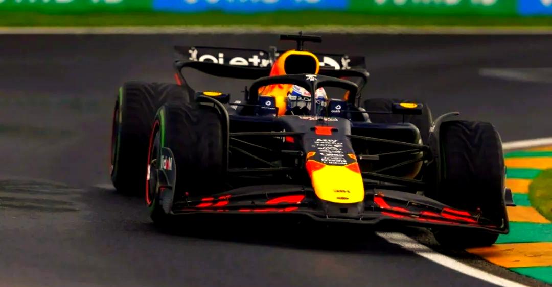 红牛车队绝杀迈凯伦，汉密尔顿统治全场