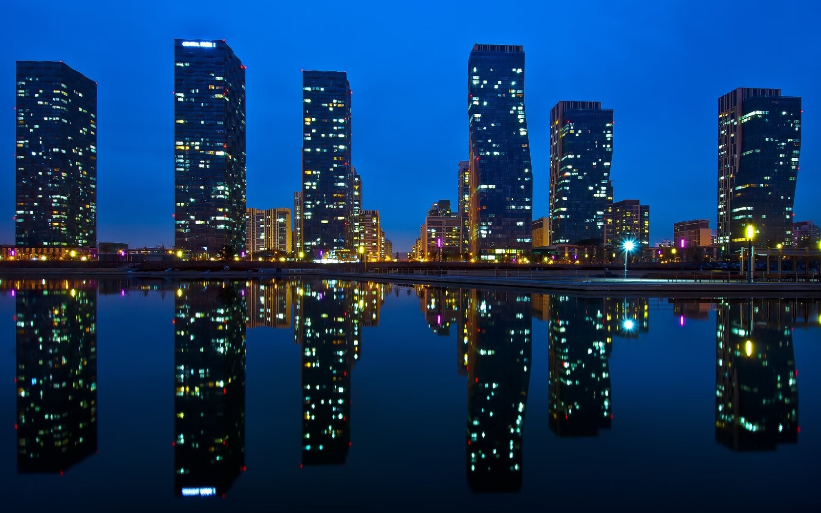 开云体育APP下载-越位时空,当杜兰特在意甲禁区起跳,老鹰用三分雨淹没雄鹿